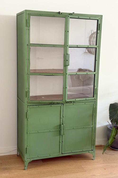 Vitrinekast Industrieel Trevor Groen 95 cm breed, Huis en Inrichting, Kasten | Kledingkasten, Zo goed als nieuw, 150 tot 200 cm
