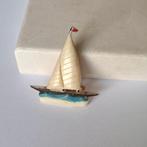 Antiek oude celluloid broche zeilbootje, Sieraden, Tassen en Uiterlijk, Antieke sieraden, Verzenden, Overige materialen, Broche