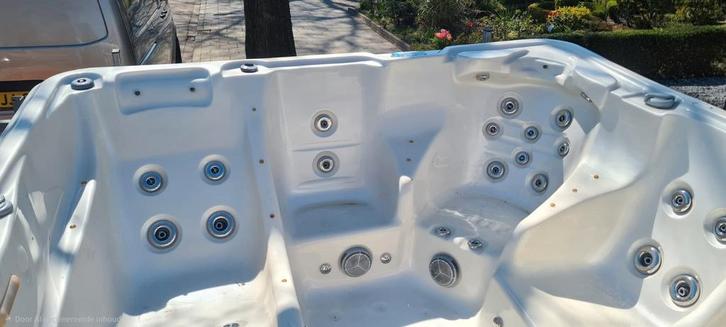 Tulp Delta 5 jacuzzi 230x220cm 2 fase 220v 16a, Tuin en Terras, Bubbelbaden en Hottubs, Gebruikt, Vast, Pomp, Ophalen