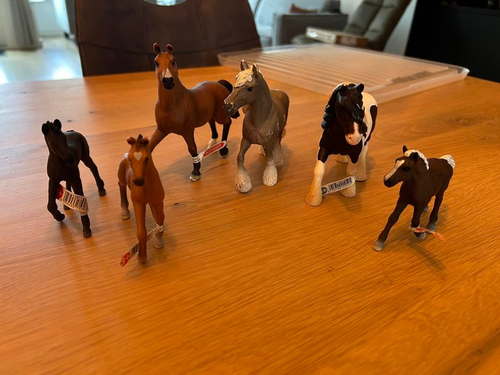Schleich paarden met kaartje er nog aan, Ophalen, Zo goed als nieuw