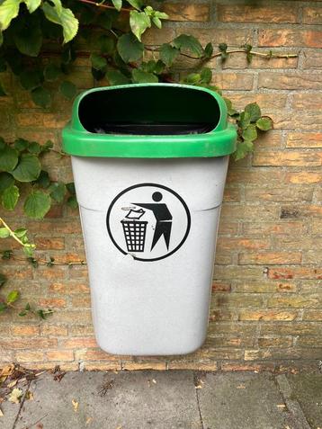 Prullenbak buiten beschikbaar voor biedingen