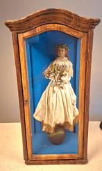 Wassen beeld in vitrine kastje 70cm kloosterarbeid, Antiek en Kunst, Ophalen