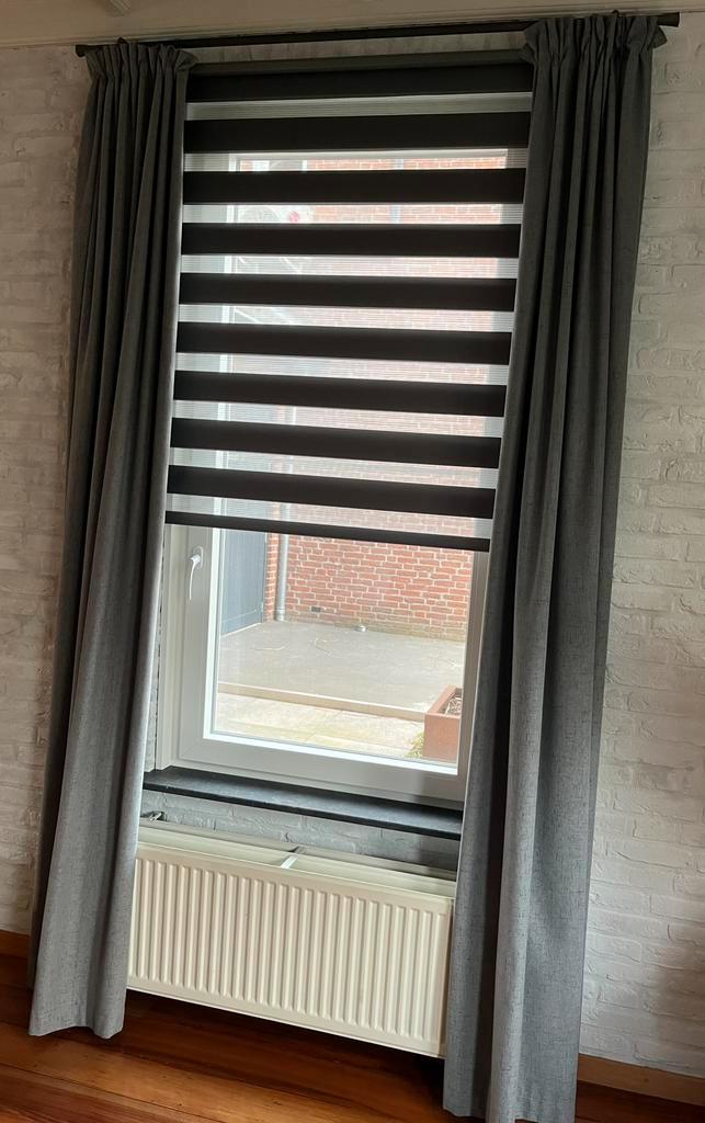 Verduisterende en isolerende gordijnen, Huis en Inrichting, Stoffering | Gordijnen en Lamellen, Zo goed als nieuw, 200 cm of meer