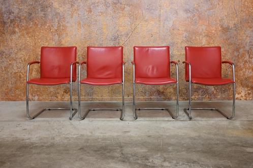 IZG Staat 4 fraaie rode leren Leolux Freyr design stoelen, Huis en Inrichting, Stoelen, Zo goed als nieuw, Vier, Leer, Metaal