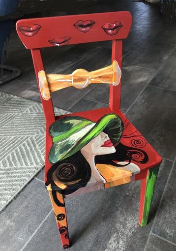 Kunstzinnig kinderstoeltje beschikbaar voor biedingen