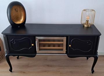 Dressoir met wijnklimaatkast beschikbaar voor biedingen