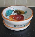 Aardewerk fruittest uit Griekenland met bijpassend onderbord, Huis en Inrichting, Keuken | Servies, Ophalen of Verzenden, Zo goed als nieuw