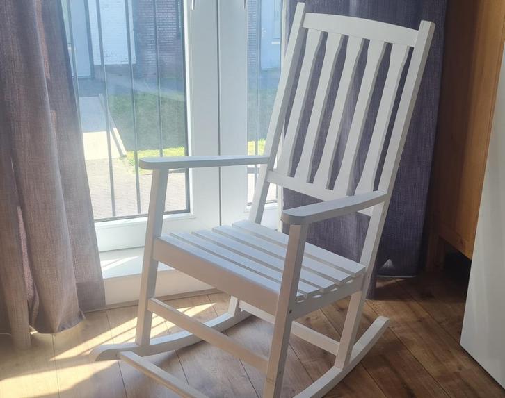 Witte schommelstoel voor kinderkamer, Kinderen en Baby's, Kinderkamer | Tafels en Stoelen, Zo goed als nieuw, Stoel(en), Ophalen