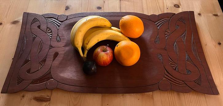 Surinaams houten decoratieve schaal met snijwerk, Antiek en Kunst, Antiek | Woonaccessoires, Ophalen of Verzenden