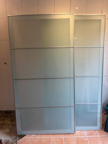 IKEA PAX Schuifdeuren met glazen panelen beschikbaar voor biedingen