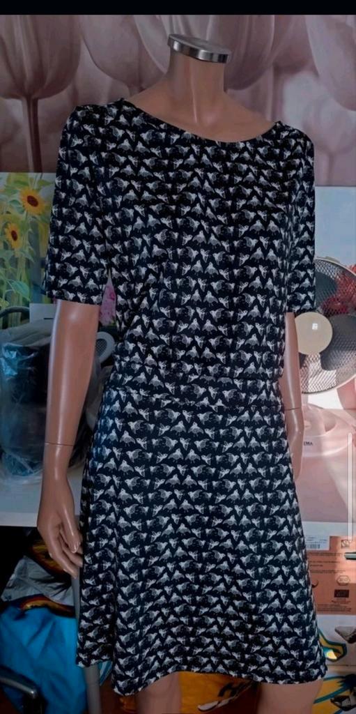Prachtige zwarte jurk met witte vogeltjes
van froy & dind 42, Kleding | Dames, Jurken, Zo goed als nieuw, Maat 42/44 (L), Zwart