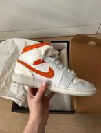 Jordan 1 mid starfish, Ophalen of Verzenden, Zo goed als nieuw, Schoenen