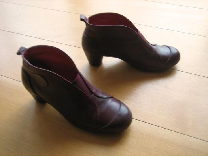 Comfortabele bordeaux leren enkelschoen CAMPER 38 snazzeys, Kleding | Dames, Schoenen, Zo goed als nieuw, Pumps, Rood, Verzenden