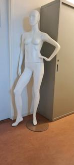 Vrouwelijke paspop.  Met voetsteun., Ophalen, Gebruikt, Paspop