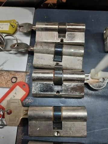 Cilinderslot set beschikbaar voor biedingen