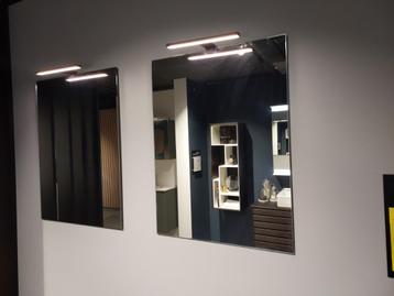 spiegels met verlichting beschikbaar voor biedingen