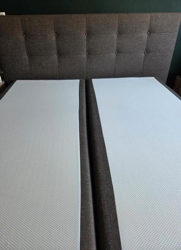 *** Zeer nette Avek boxspring met matrassen en topper *** beschikbaar voor biedingen