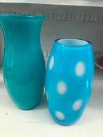2 leuke gekleurde vazen. Hoogste is 24 cm, Huis en Inrichting, Woonaccessoires | Vazen, Minder dan 50 cm, Glas, Ophalen of Verzenden