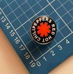 Pin broche red hot chillipeppers, Nieuw, Transport, Ophalen of Verzenden, Speldje of Pin