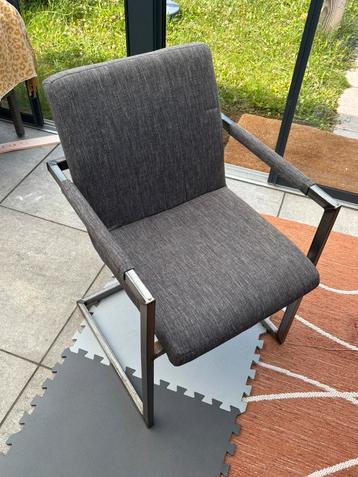 Eettafel stoelen beschikbaar voor biedingen