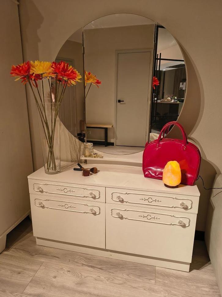 Witte retro kaptafel jaren 70 – met drieluikspiegel, Huis en Inrichting, Tafels | Kaptafels, Gebruikt, Minder dan 100 cm, 50 tot 100 cm