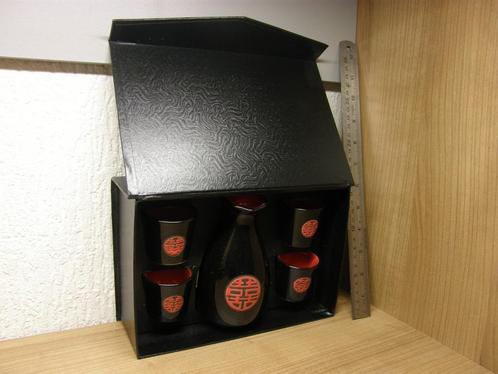 Sake Rijstwijn set. 5 delig. Kruikje en 4 bekertjes., Verzamelen, Glas en Borrelglaasjes, Nieuw, Borrel- of Shotglas, Ophalen