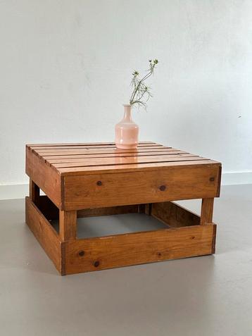 Vintage salontafel beschikbaar voor biedingen