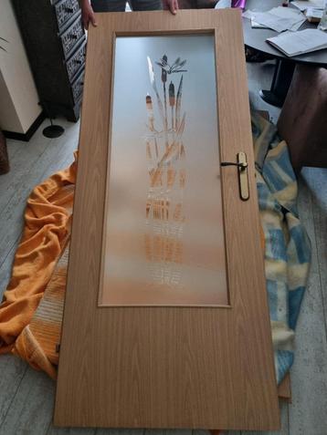 4x luxe houten opdekdeur met 1x glas totaalprijs € 30,- beschikbaar voor biedingen