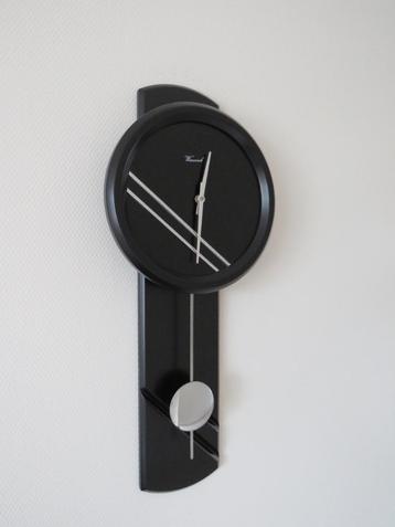 Moderne Warmink wandklok met slinger beschikbaar voor biedingen