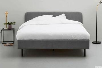 Gestoffeerd bed 180 x 200 cm met achterwand donker grijs