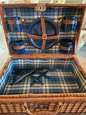 Nieuwe Picknickmand - Tilburg Reeshof beschikbaar voor biedingen