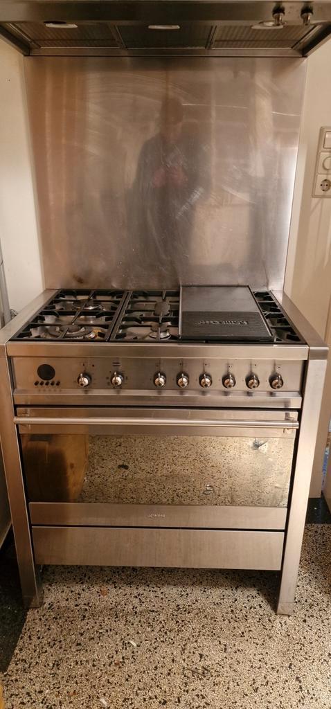 Smeg fornuis + afzuigkap, Witgoed en Apparatuur, Fornuizen, Zo goed als nieuw, Vrijstaand, Gas, 5 kookzones of meer, 60 cm of meer