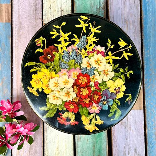 Groot rond blik zwart met gekleurde bloemen koektrommel, Verzamelen, Blikken, Gebruikt, Overige, Overige merken, Ophalen of Verzenden
