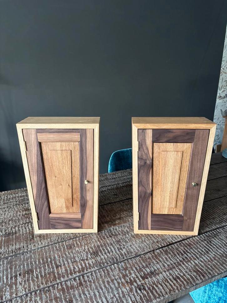 Handgemaakte kast van noten en eiken, Antiek en Kunst, Antiek | Meubels | Kasten, Ophalen of Verzenden