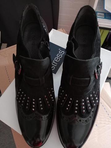 Elegante pumps met brede hoge hak zoeken nieuwe voeten, mt42 beschikbaar voor biedingen