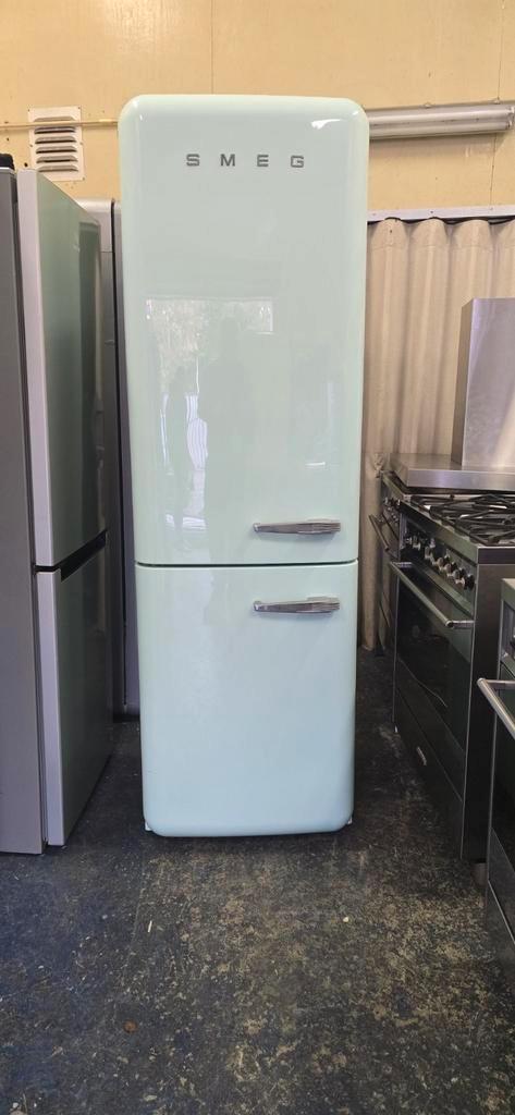 Smeg koelkast pastel, Witgoed en Apparatuur, Koelkasten en IJskasten, Zo goed als nieuw, Met aparte vriezer, 200 liter of meer