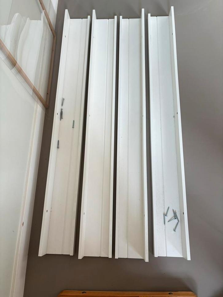 Twee IKEA Mosslanda wandplanken, Huis en Inrichting, Woonaccessoires | Wandplanken en Boekenplanken, Zo goed als nieuw, Ophalen of Verzenden