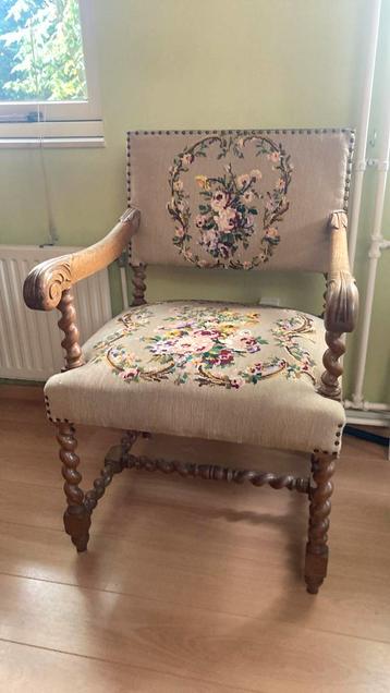 Afkomstig uit raadzaal gemeente Zuidhorn beschikbaar voor biedingen