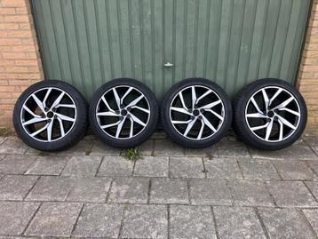 Volvo Winterbanden met Lichtmetalen Velgen - 18 inch beschikbaar voor biedingen