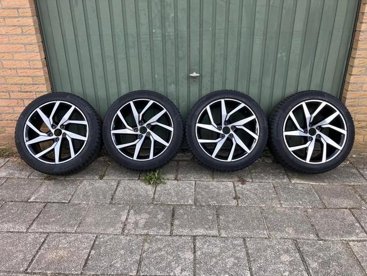 Volvo Winterbanden met Lichtmetalen Velgen - 18 inch, Auto-onderdelen, Banden en Velgen, Banden en Velgen, Winterbanden, 18 inch