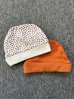 2 Baby Mutsjes - newborn, Ophalen of Verzenden, Zo goed als nieuw, Jongetje of Meisje, Muts