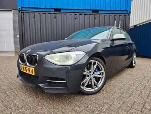 BMW 1-Serie 3.0 M135i 5DR AUT 2013 ZWART RWD, Auto's, BMW, Particulier, 1-Serie, Boordcomputer, Centrale vergrendeling, Climate control