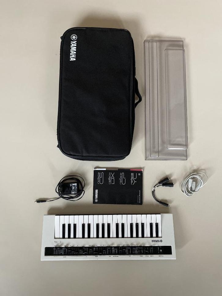 Yamaha Reface CS synthesizer, Muziek en Instrumenten, Synthesizers, Zo goed als nieuw, Overige aantallen, Yamaha, Met koffer of flightcase