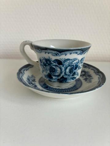 Bleu Rose Kop en Schotel beschikbaar voor biedingen