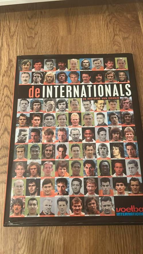 H. van der Steen - De internationals, Boeken, Sportboeken, Zo goed als nieuw, Balsport, Ophalen of Verzenden