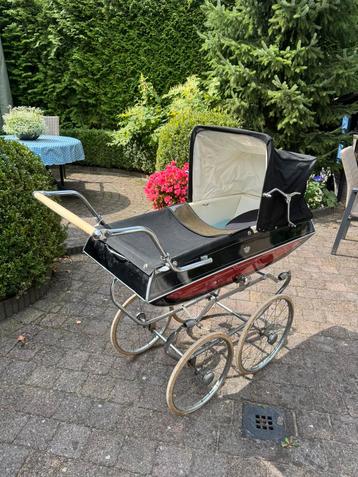 Vintage Van Delft kinderwagen – jaren ’50/’60 beschikbaar voor biedingen