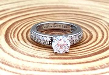 Ring TiSento beschikbaar voor biedingen
