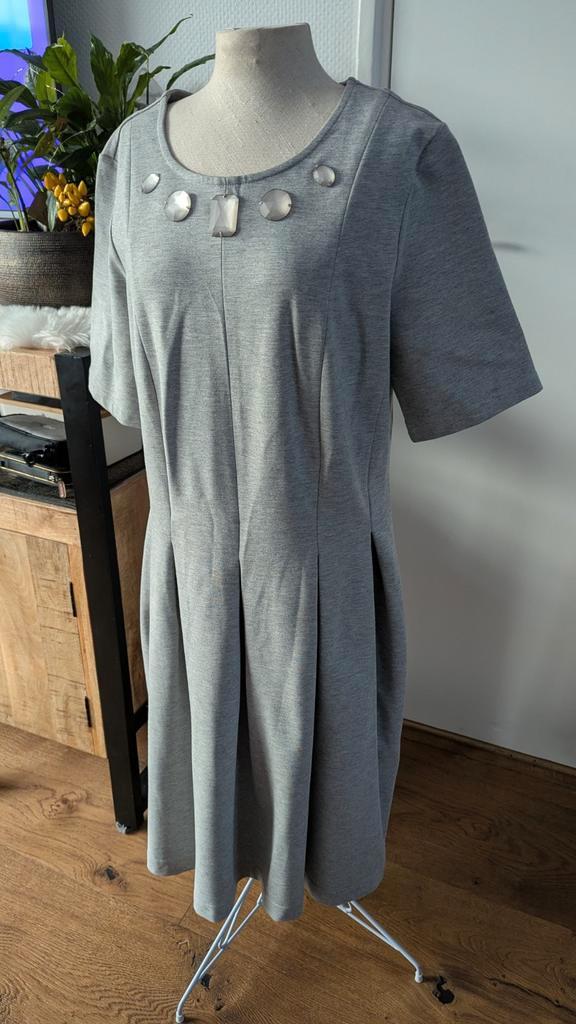 Airfield grijze jurk 42, Kleding | Dames, Jurken, Nieuw, Maat 42/44 (L), Grijs, Knielengte, Ophalen of Verzenden