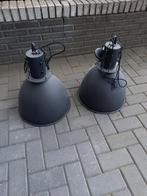 2 zwarte metalen industriële hanglampen., Huis en Inrichting, Lampen | Hanglampen, Gebruikt, Ophalen
