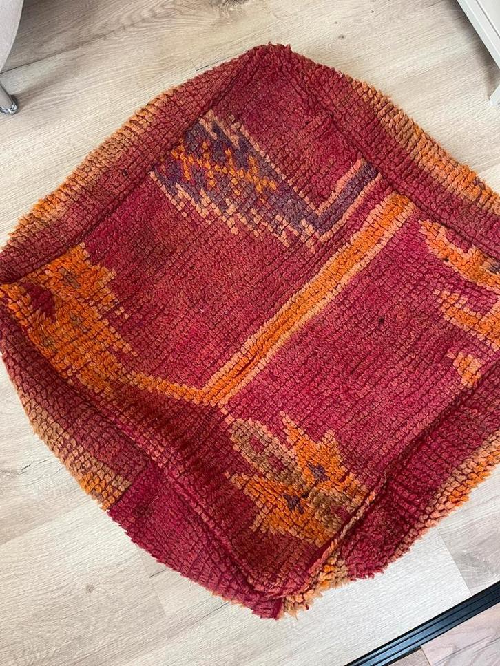 Nieuw Marrokaans berber wollen kelim, vloerkussen poef, Huis en Inrichting, Banken | Voetenbanken en Poefen, Nieuw, 50 tot 75 cm